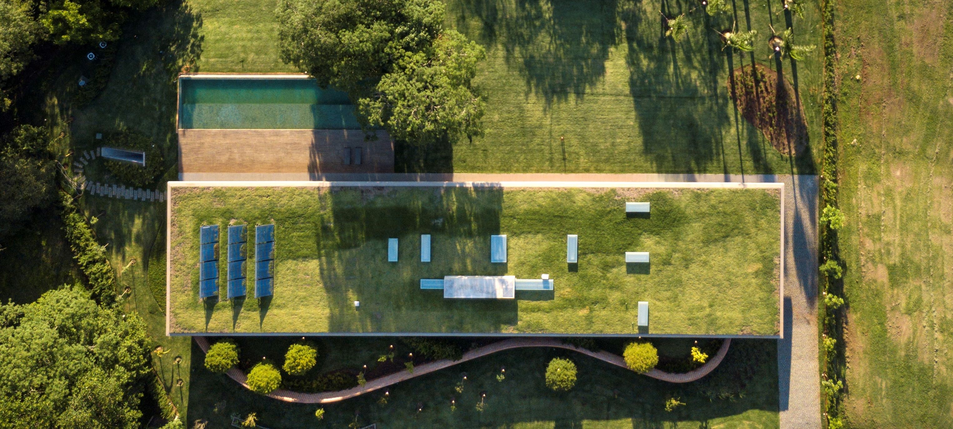 INTEGRATING WITH NATURE: Planar House 与植物共生 - 屋顶就是大草坪