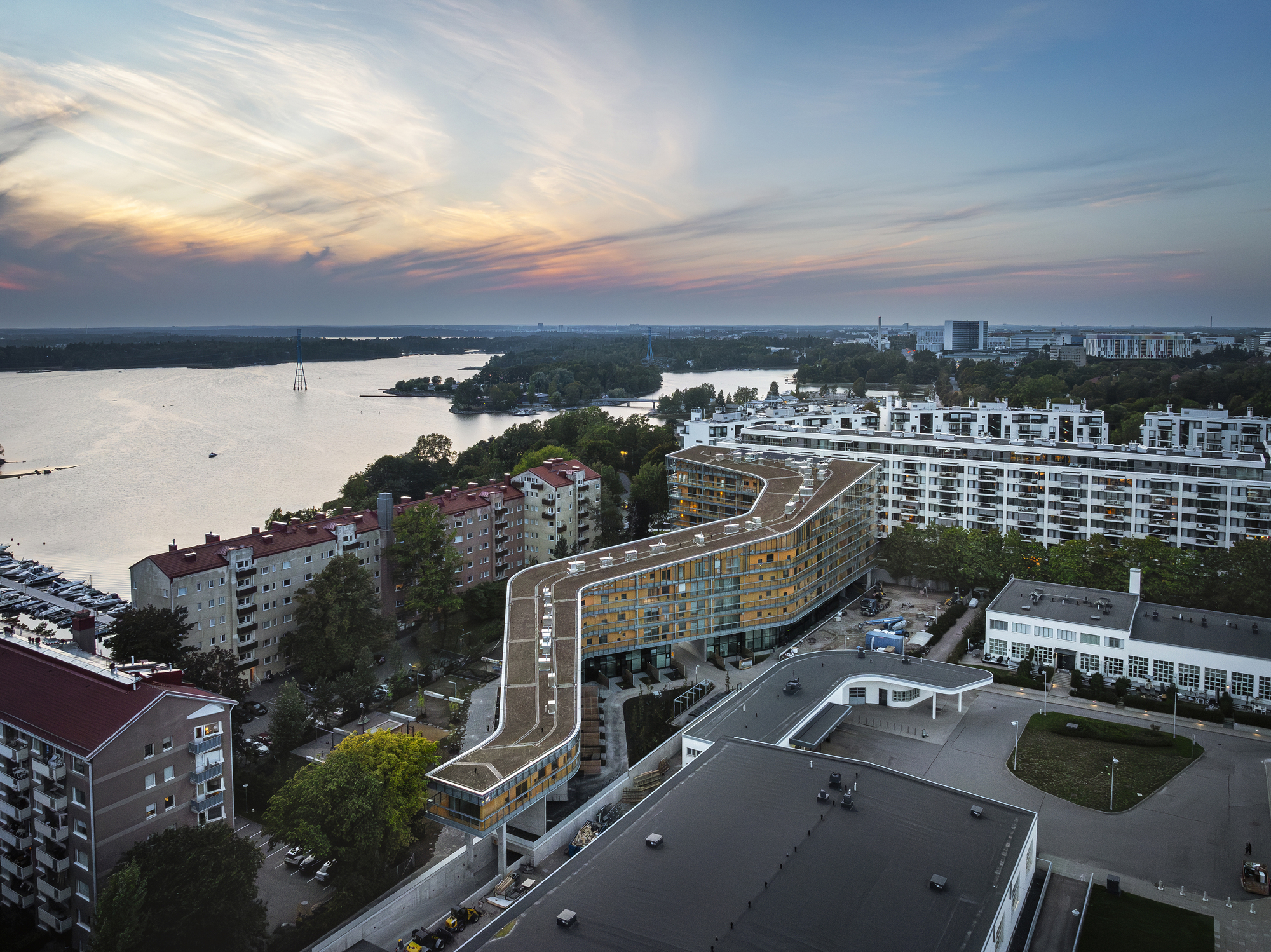 Reimagining the Future of Living：Meander Housing 住宅想像力 - 玻璃帷幕下的流动空间