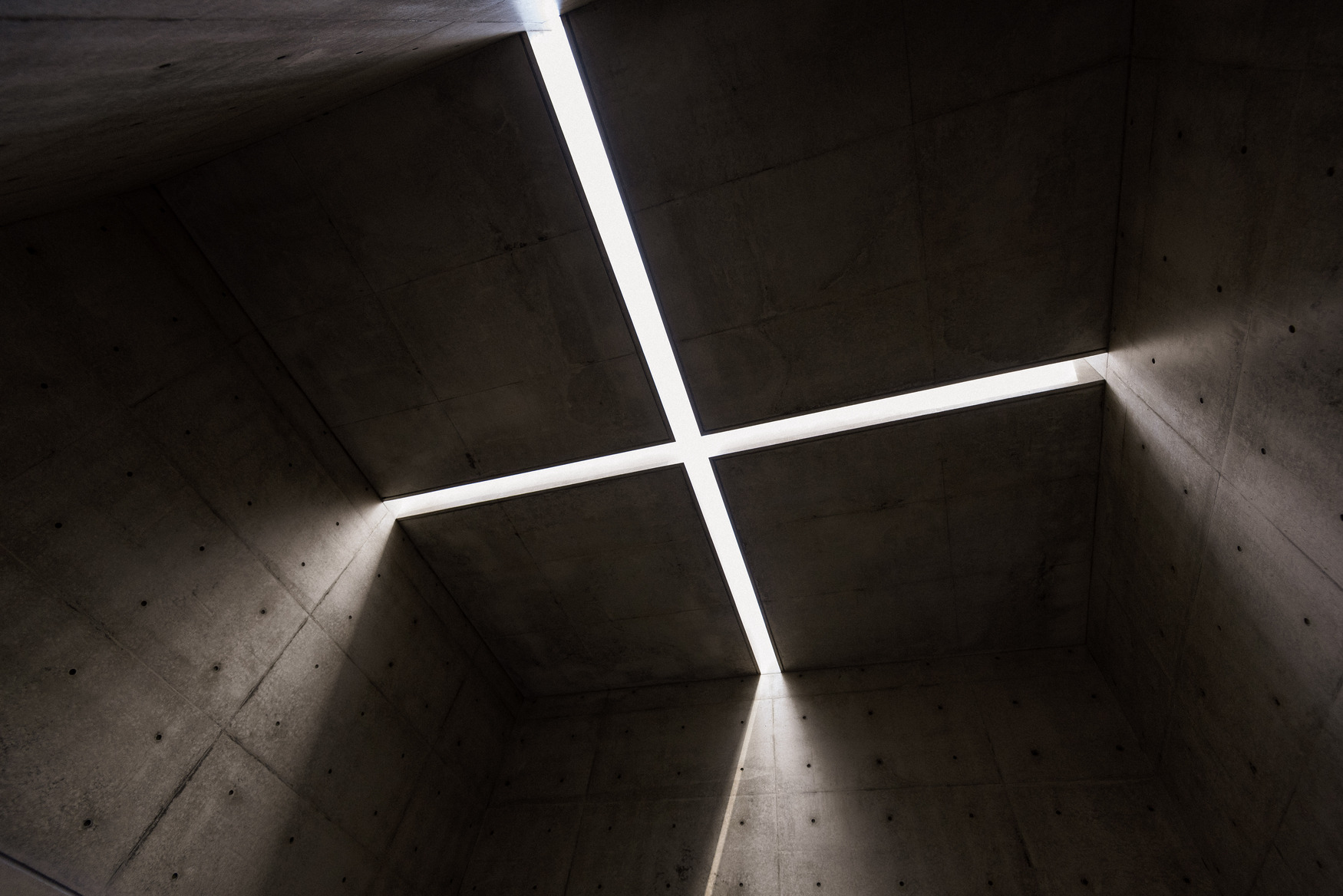 以純粹的清水模空間承接十字天光 的 Space of Light，是安藤忠雄在韓國的最新作品。