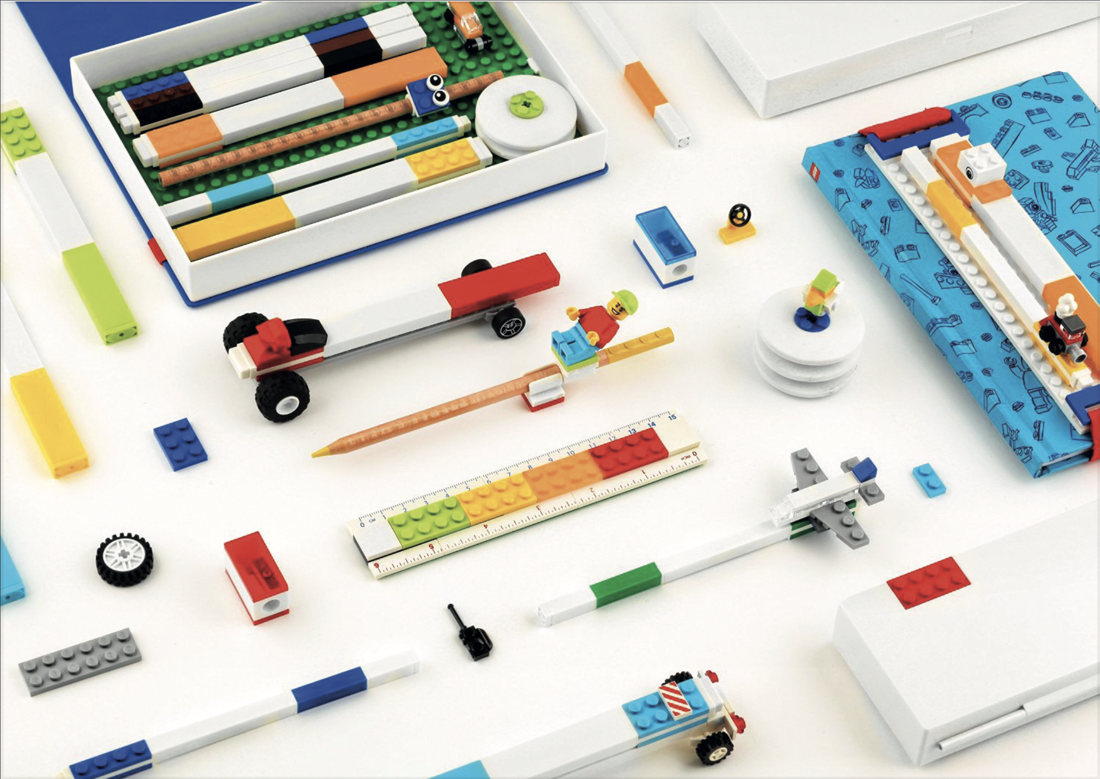 2016年冬季登场的乐高文具组，可运用组装积木巧思，搭出独特风格。