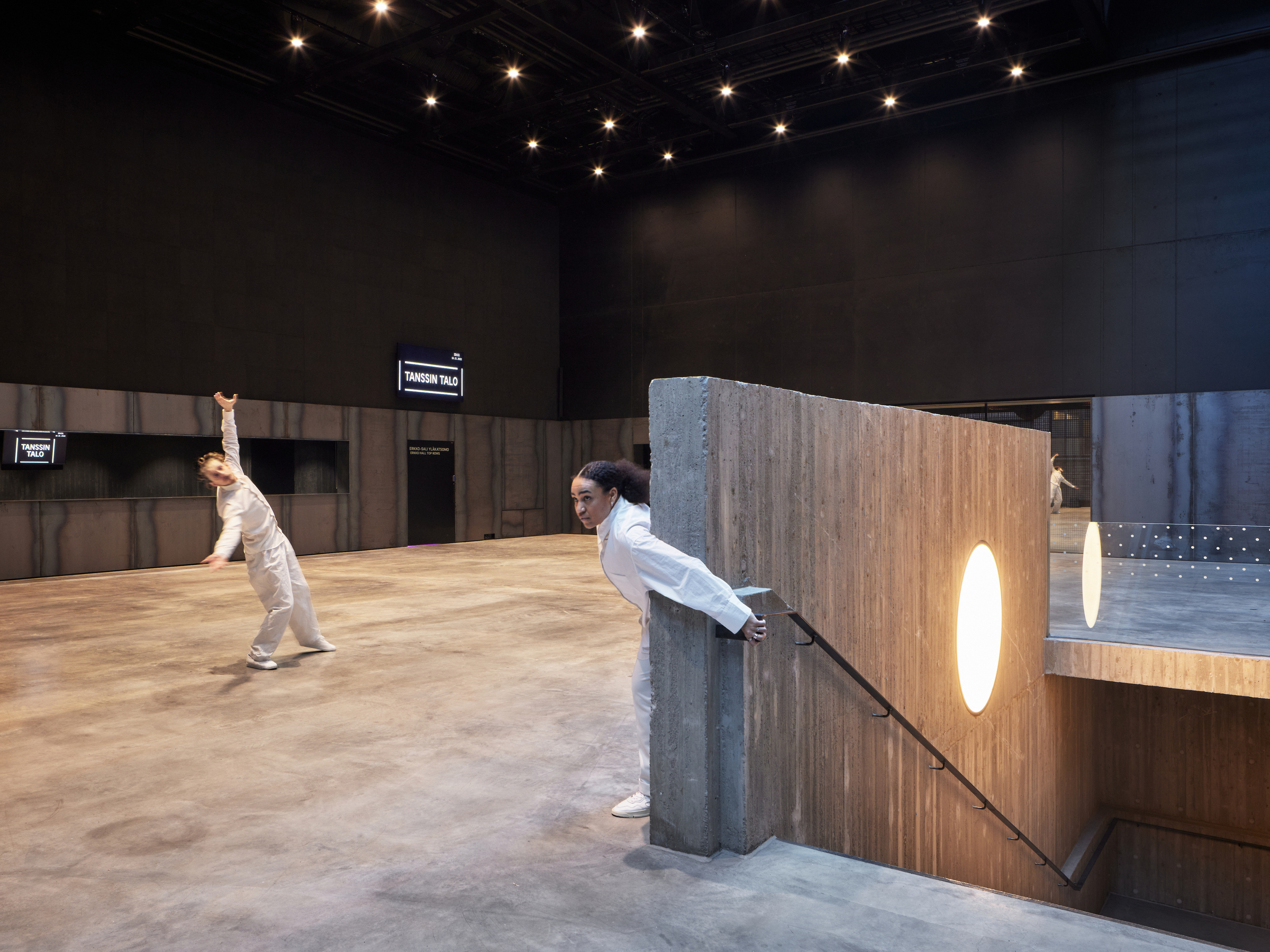 Dance House Helsinki 期望馆内的每个空间都能成为表演舞台。 （ © Tuomas Uusiheimo ）