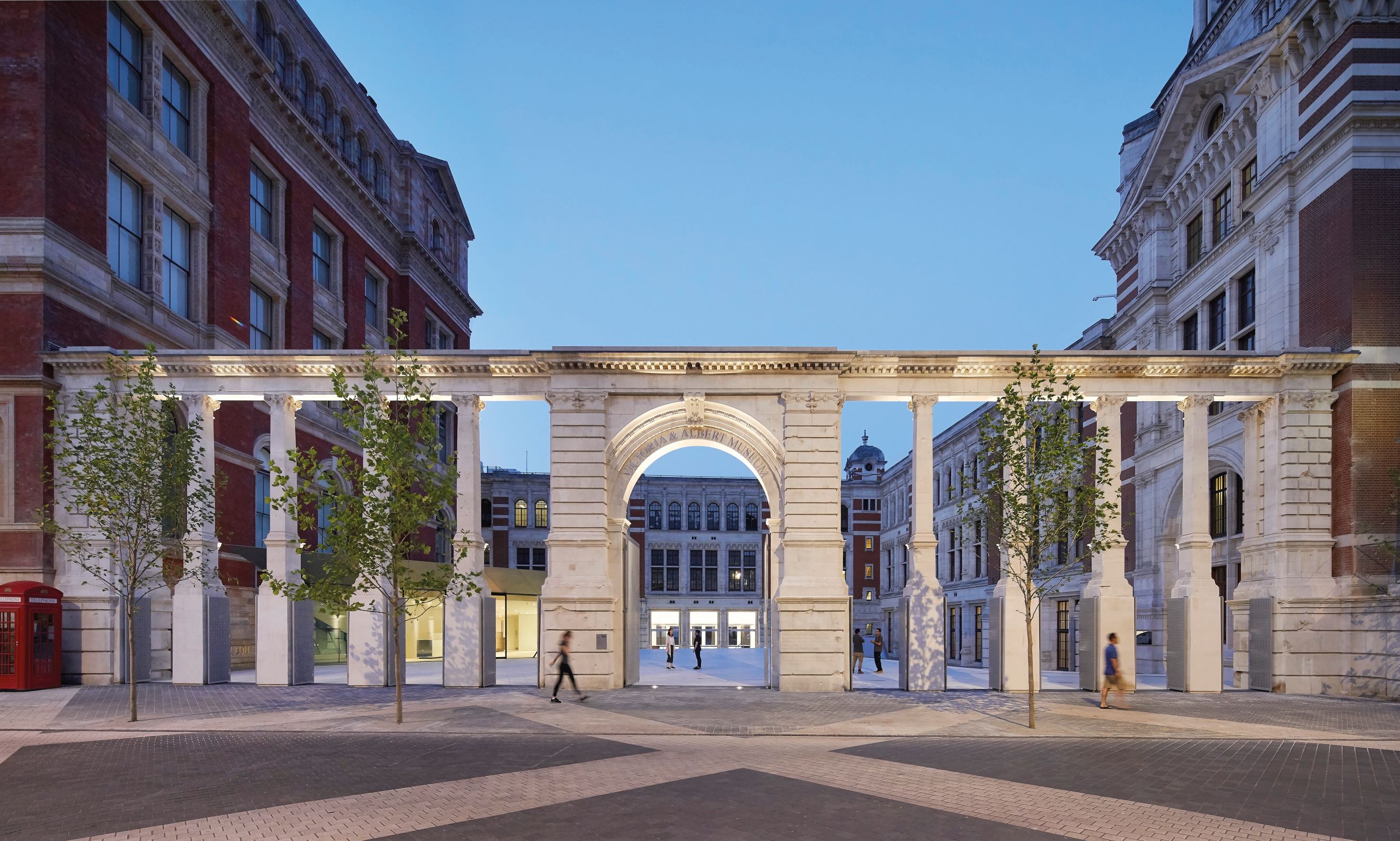 OLD MEETS NEW: LONDON V&A MUSEUM 蛻變,在新舊交會之後 - 百年美術館新門面