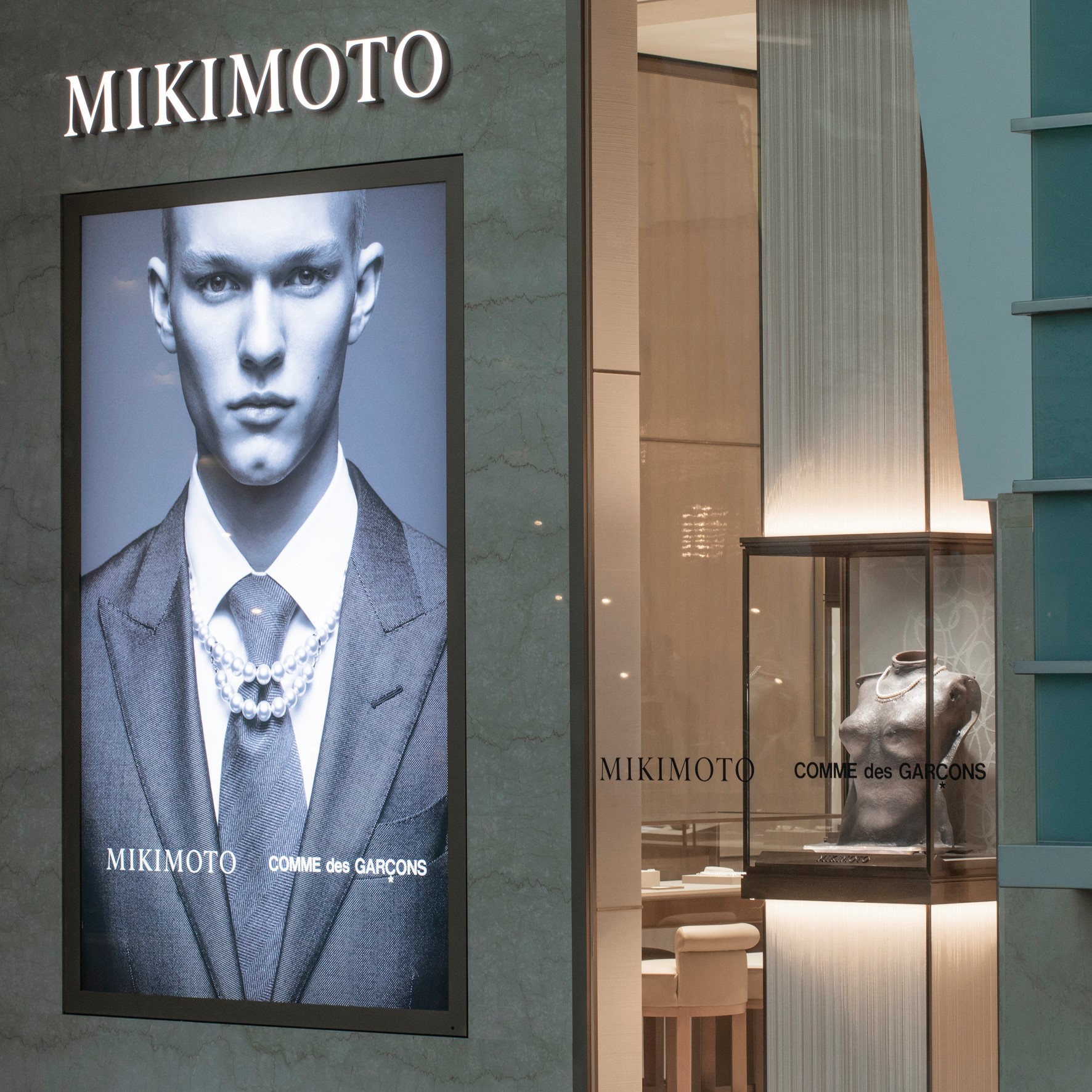 MIKIMOTO COMME des GARÇONS 聯名系列珍珠串鍊，2020 年 8 月底起於品牌台北 101 旗艦店開放預訂。