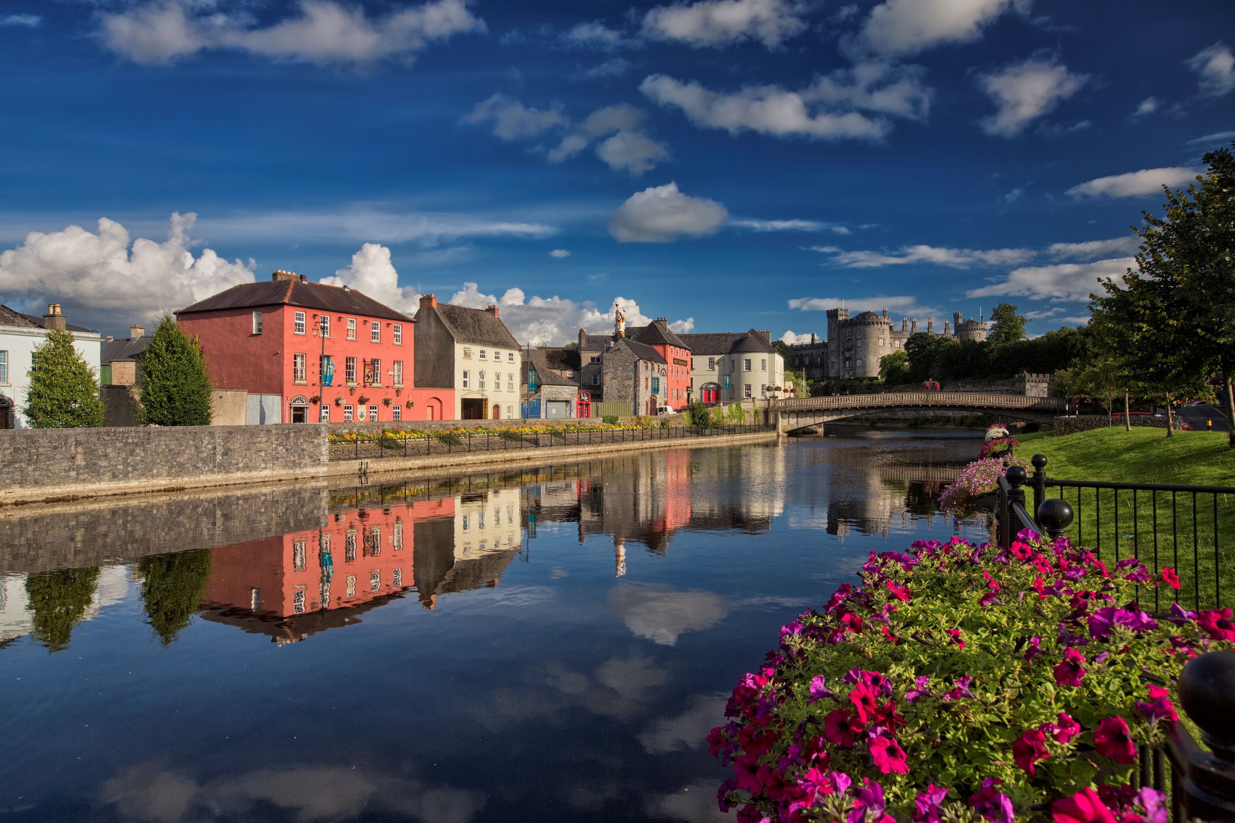 小巧又美麗的 Kilkenny 小鎮是愛爾蘭著名的古城景點。