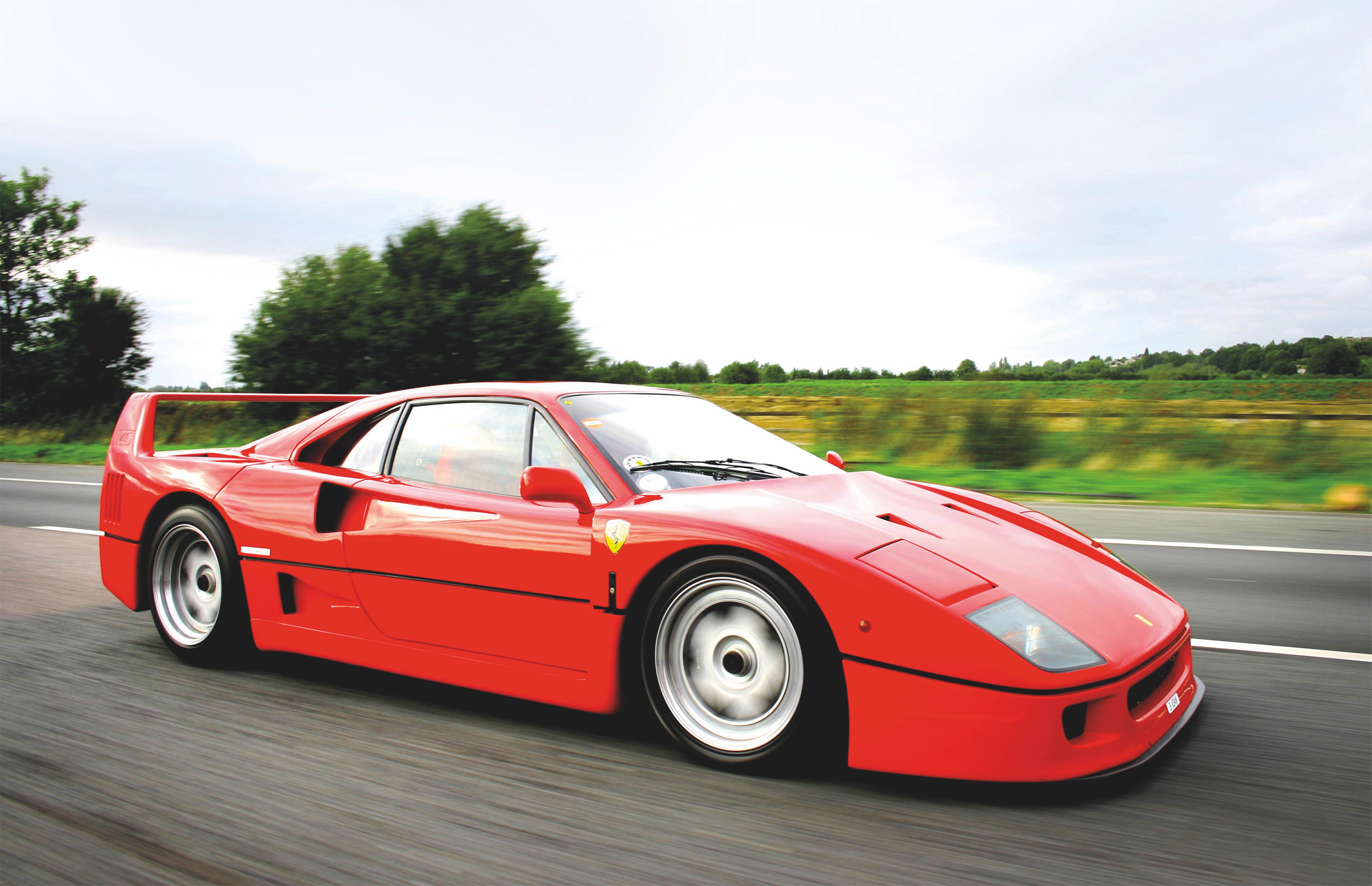 FERRARI F40 规格表 国 籍:义大利 发表时间:1987年 规格:长 4,430×宽 1,980×高 1,130 mm 引擎:V8 双涡轮增压 排气量:2,936c.c. 马力:478 hp /7,000 rpm 扭力:58.8kgm/4,000 rpm