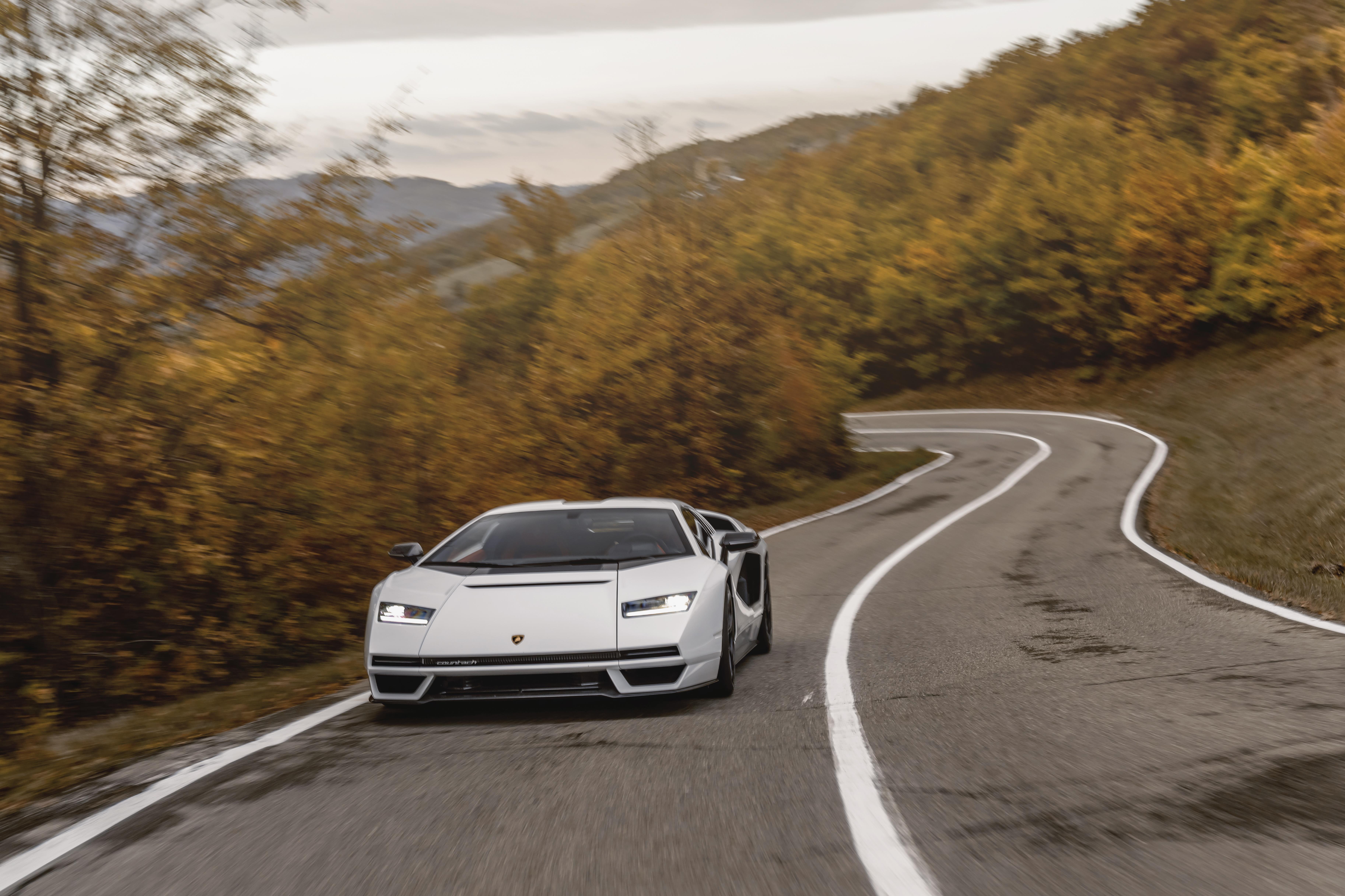 Countach LPI 800-4 限量 112 部，是顶尖藏家眼中的极致逸品。