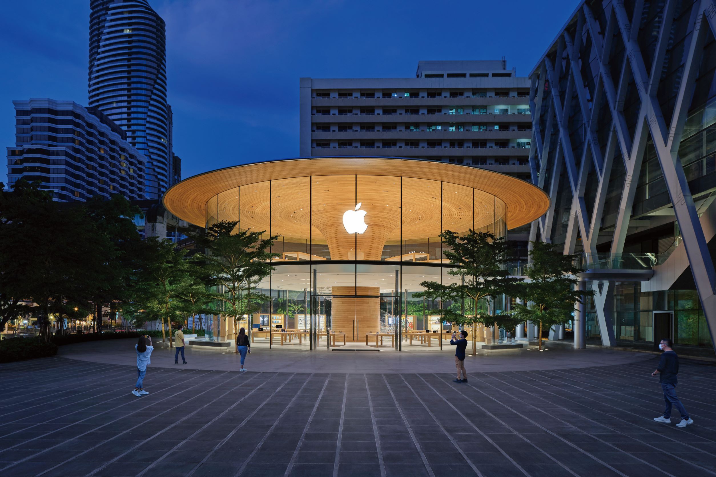 PENETRATING AESTHETIC: APPLE CENTRAL WORLD, BANGKOK 透视建筑 - 雕塑般的自然感建筑