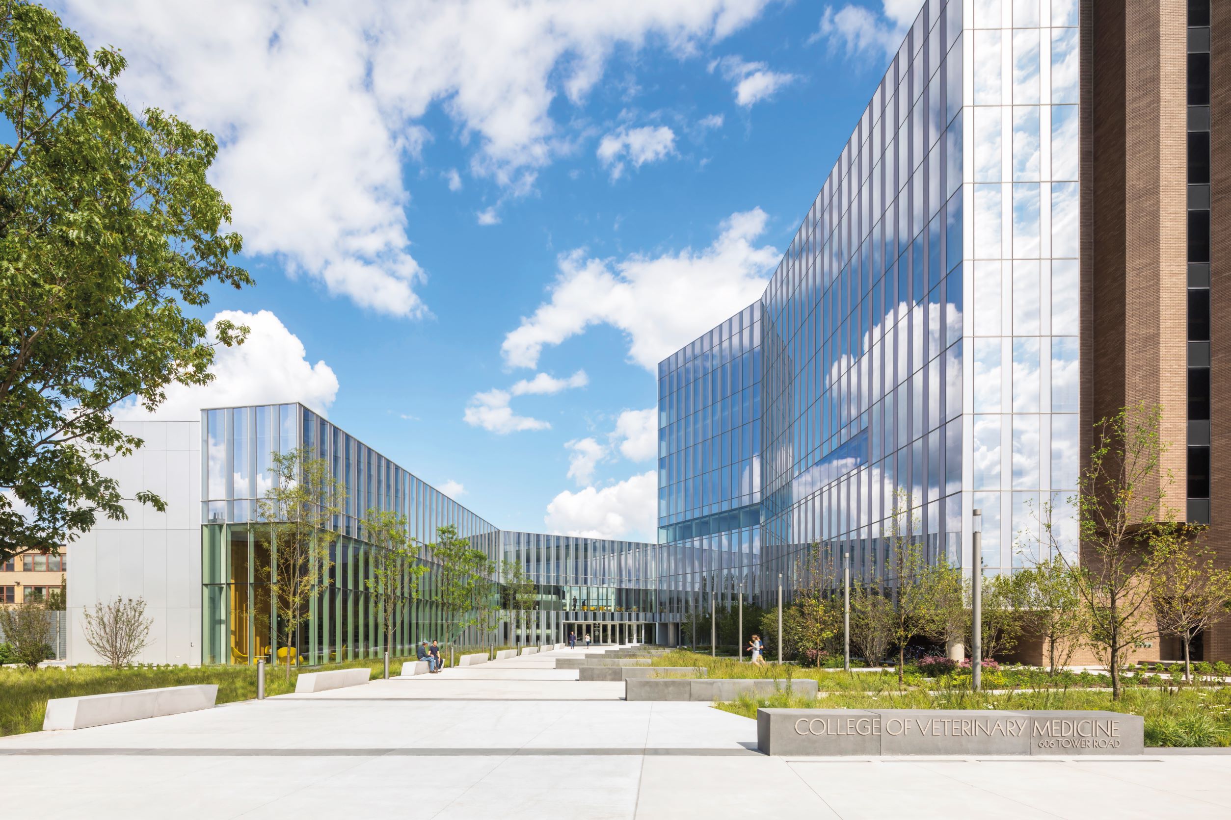 NEW MODERN SCHOOL BUILDINGS: CORNELL UNIVERSITY COLLEGE OF VETERINARY MEDICINE 全球新摩登校园 -充满连贯性的空间规划