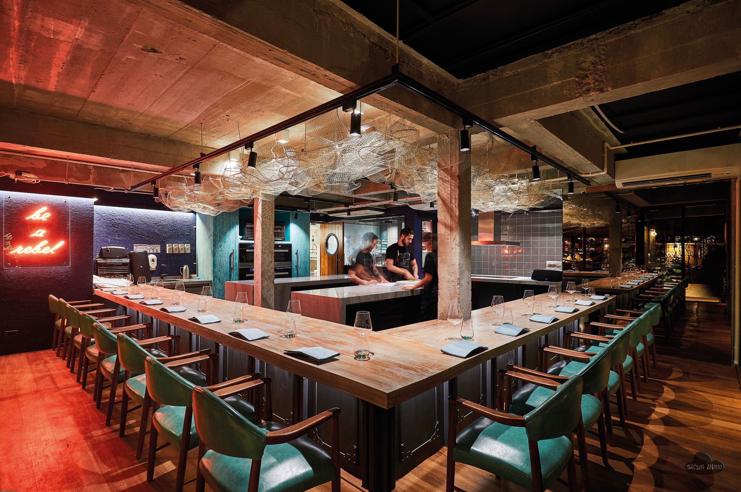 一樓的 G's Spot 則設計了吧檯用餐區，讓賓客與主廚可以享有更多的互動交流。