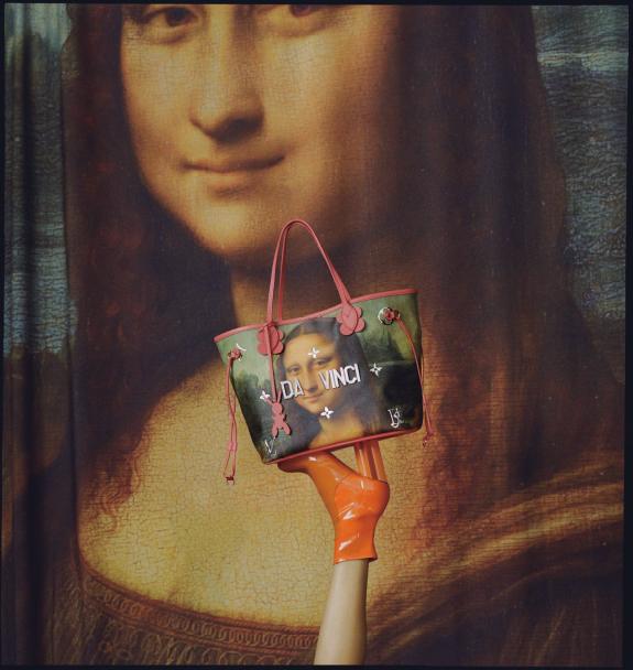 达文西的《蒙娜丽莎 Mona Lisa》是世界上最受人赞赏的肖像画，被众人公认为自古以来历史上最伟大的杰作。Jeff Koons 说“这是关于达文西的『想法』，也是关于达文西这个人。”