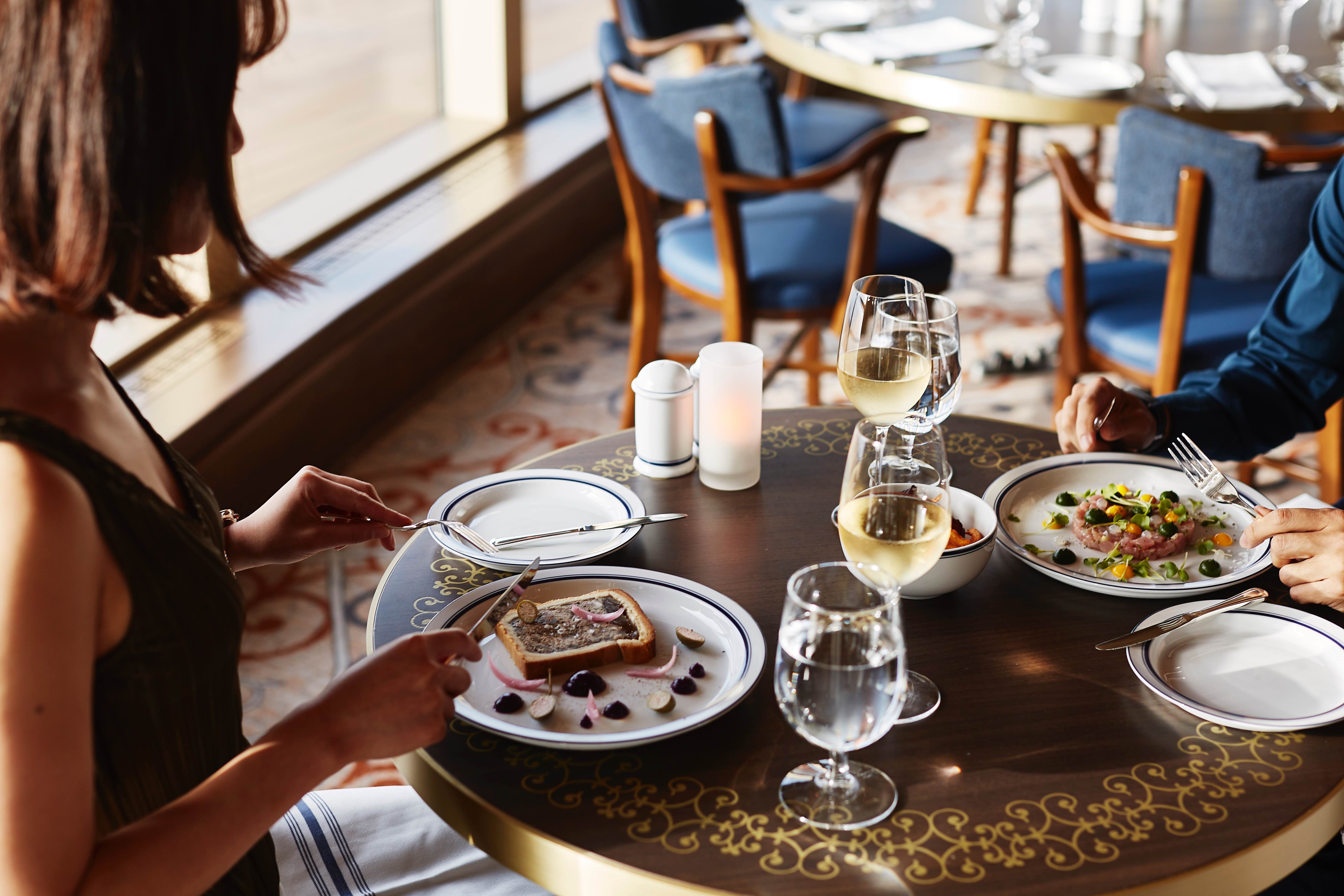 La Mer 雷諾的法式餐廳空間充滿法式風情，讓客人在優雅的環境中享用主廚美饌。