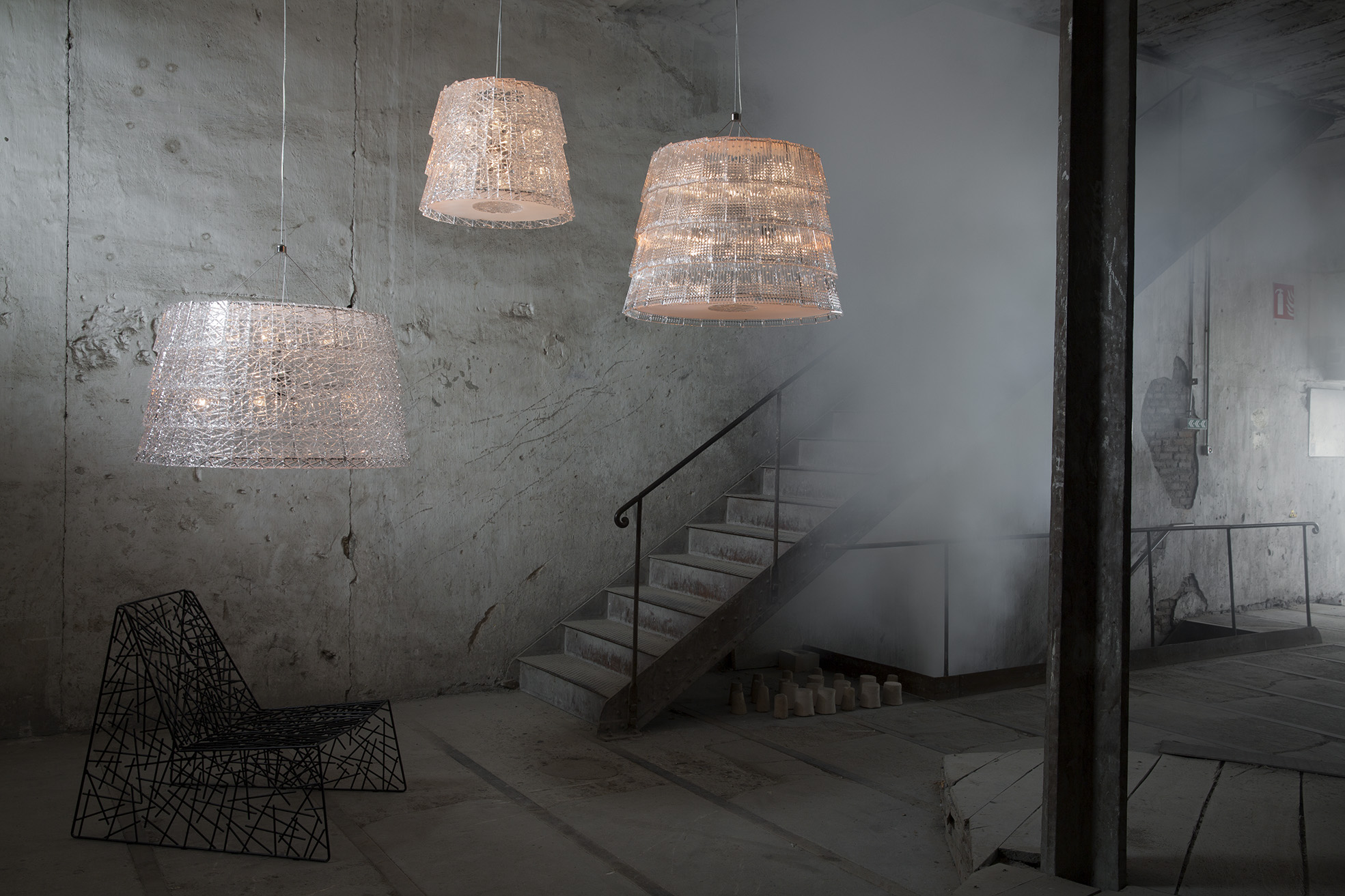Arik Levy 與 Baccarat 在 2013 年米蘭展推出的水晶吊燈系列，為古典品牌注入不同新意。