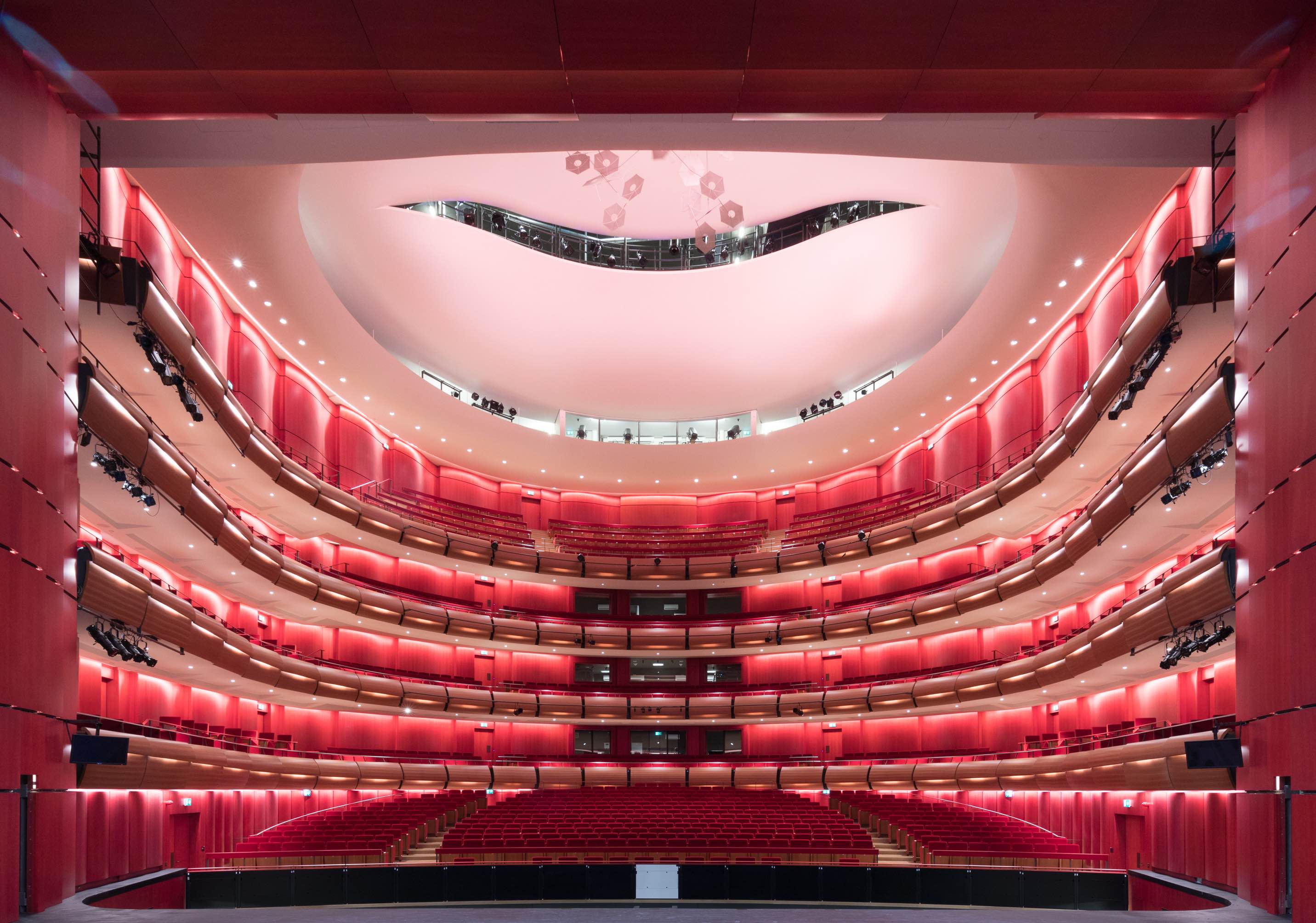 MODERN OPERA THEATRES: Stavros Niarchos Foundation Cultural Center 剧院里的艺术飨宴 - 停车场变身绿色歌剧院