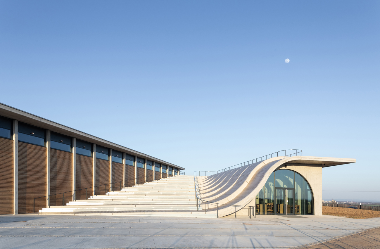 Incredible Winery Architecture：LAHOFER WINERY 世界酒莊建築巡禮 - 流線起伏的美感建築