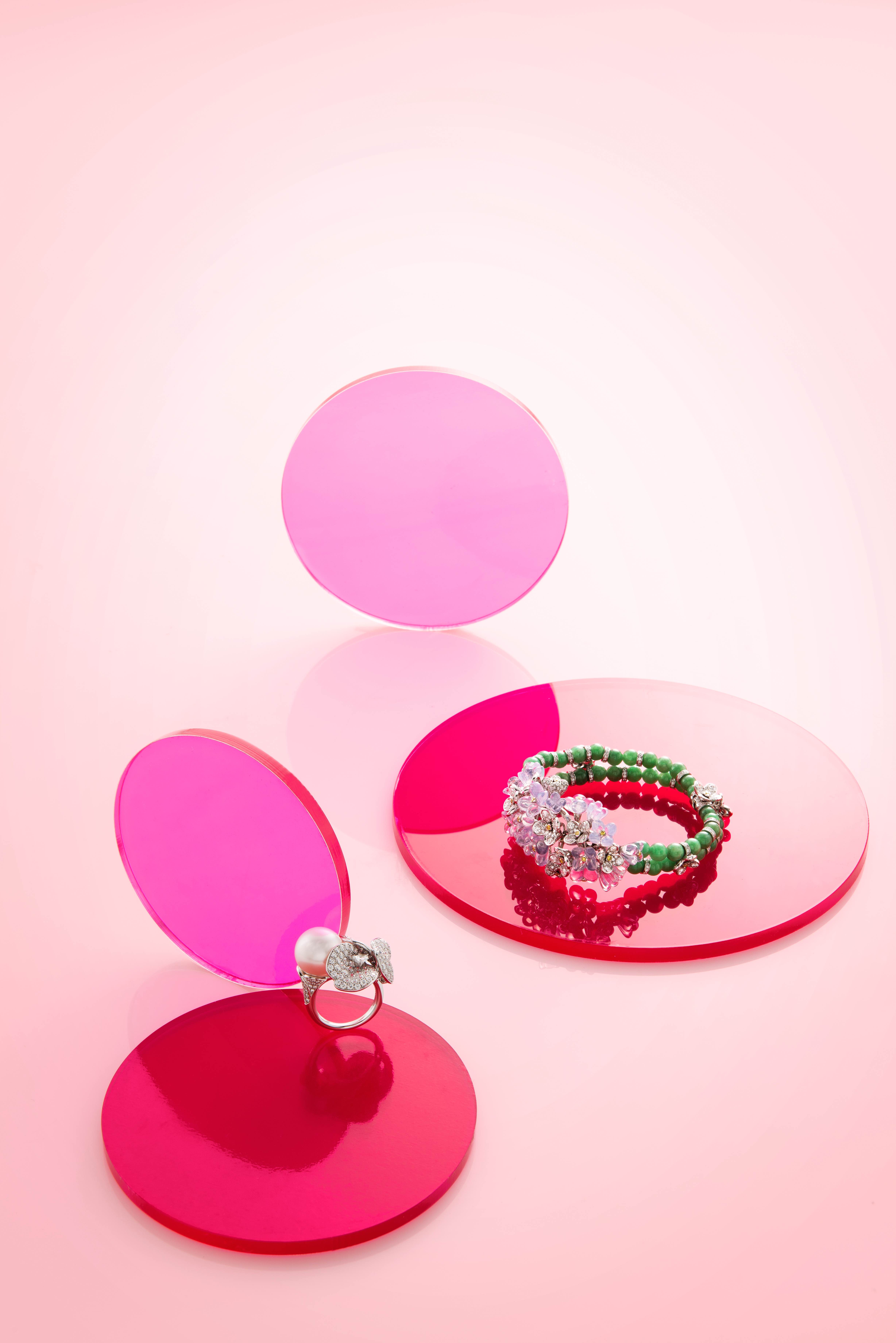 MIKIMOTO Les Pétales Place Vendôme Collection 南洋珍珠钻石戒指。顶级珠宝系列紫水晶花朵手环，铂金镶嵌翡翠圆珠、紫水晶、黄钻与圆钻，CARTIER。