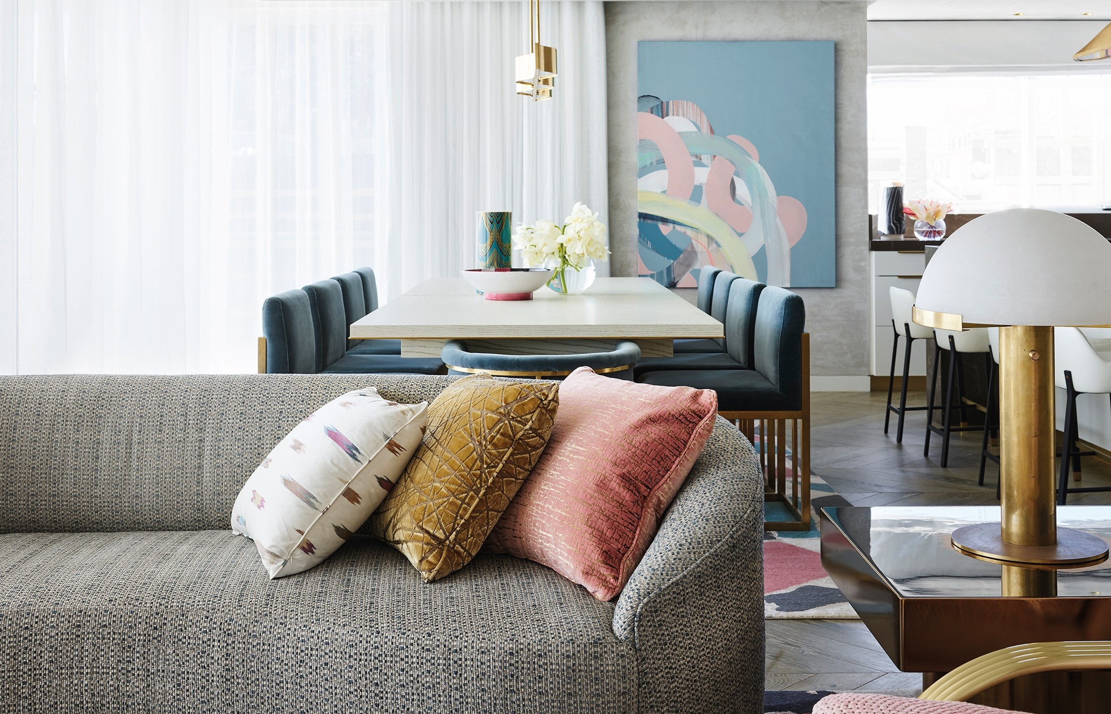 整个空间充满温柔色系和闪耀金光，犹如黄金海岸般舒适宜人。