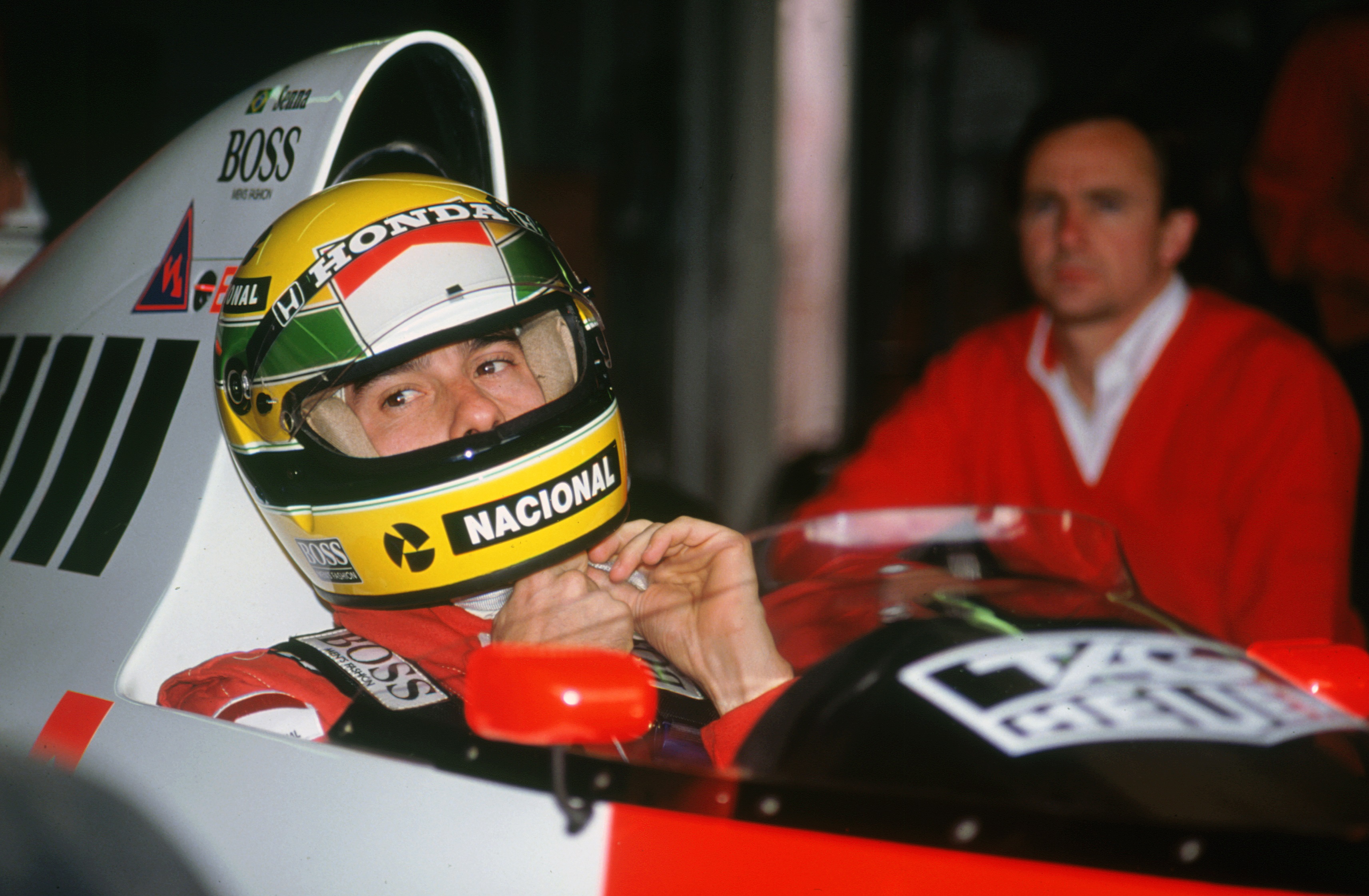 Ayrton Senna 的驾驶风格剽悍，在赛道上的气场极为强势。