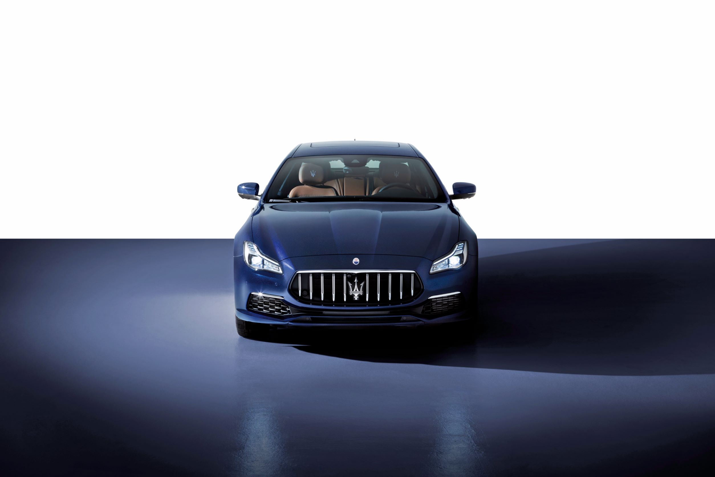 頂著碩大三叉戟廠徽，Quattroporte 是 Maserati 家族中極具品牌魅力的經典車系。